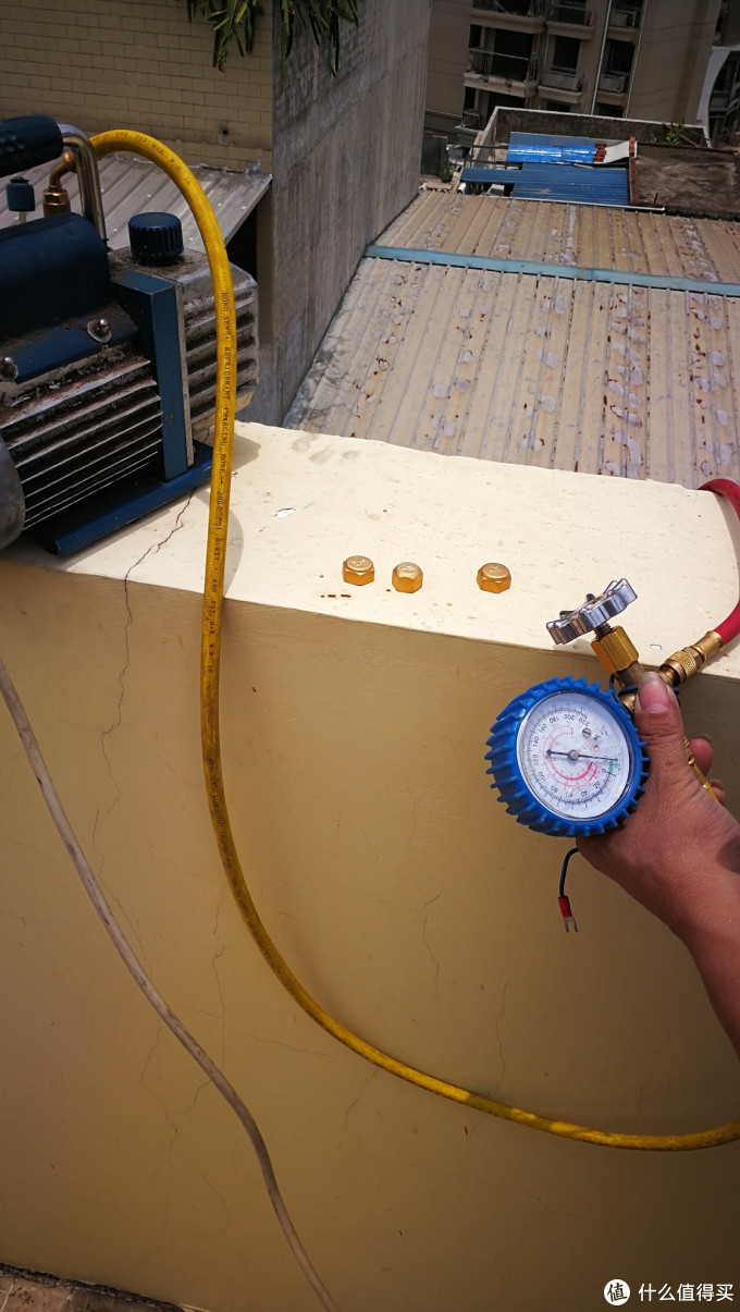 抽真空啦,我直接说抽15min,同时拿水果饮料出来伺候他.