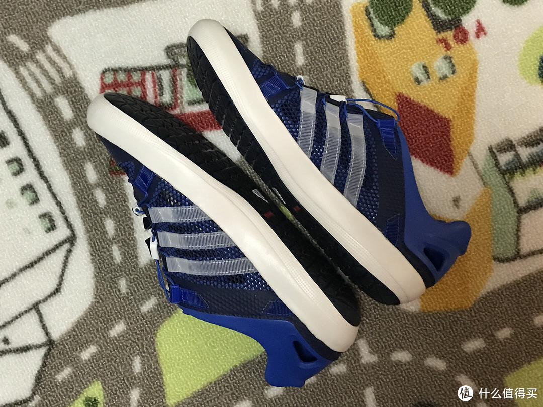 应付黄梅雨季的好鞋!Adidas 户外多功能涉水鞋 EO841