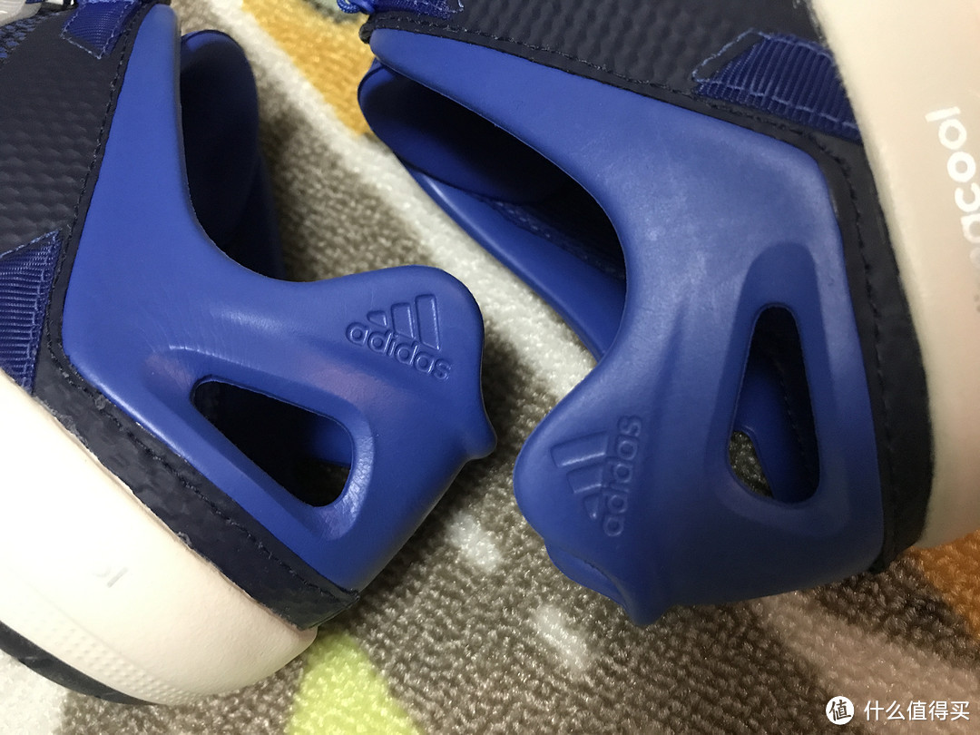 应付黄梅雨季的好鞋!Adidas 户外多功能涉水鞋 EO841