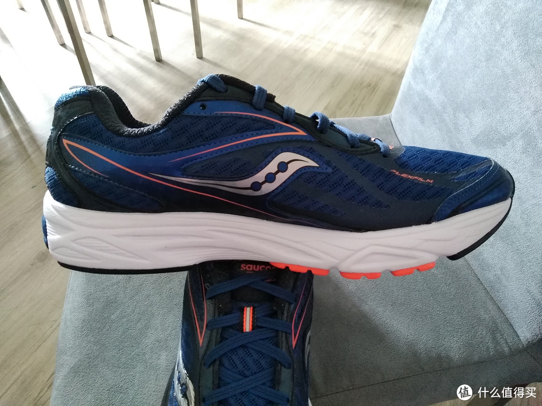 索康尼ride9,guide10,ride8,ASICS两双，阿迪equipment10，PUMA三双。