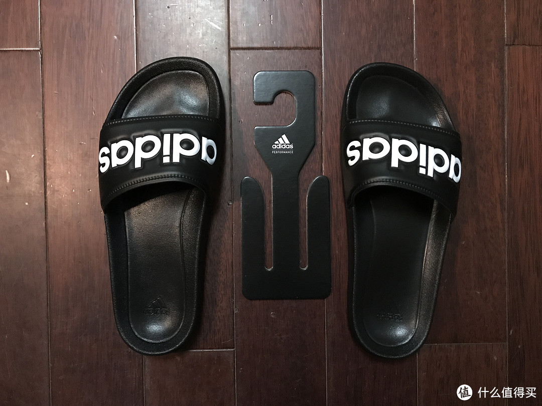 拖鞋对决！Adidas Laoxo 拖鞋（附与Nike拖鞋对比）