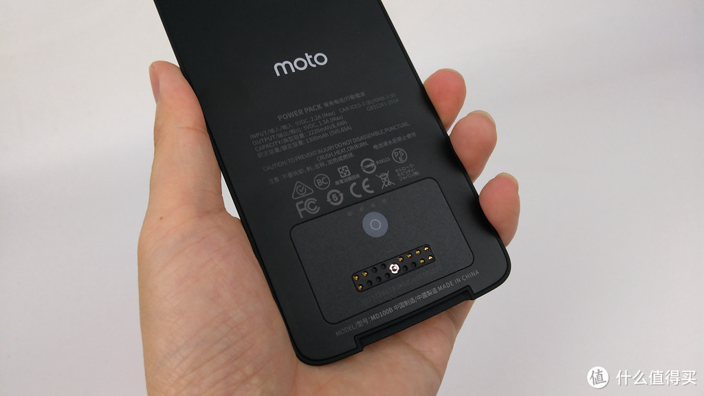 给电池模块瘦身1mm到底有多爽，Moto Z薄电模块体验