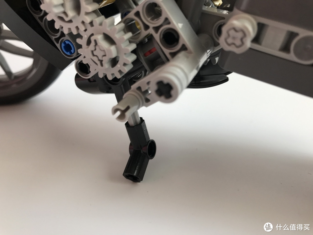乐高还能这么拼： 复刻 LEGO 乐高科技 8051 摩托车