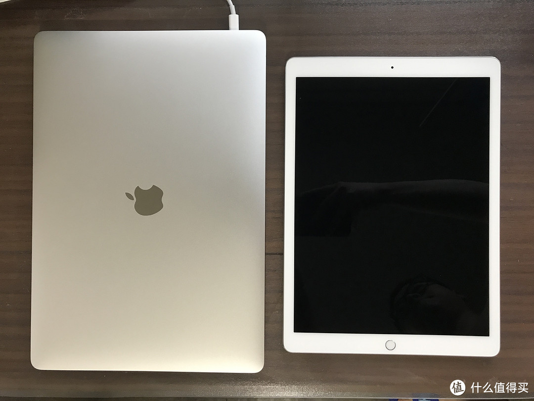 右边是12.9寸iPad Pro