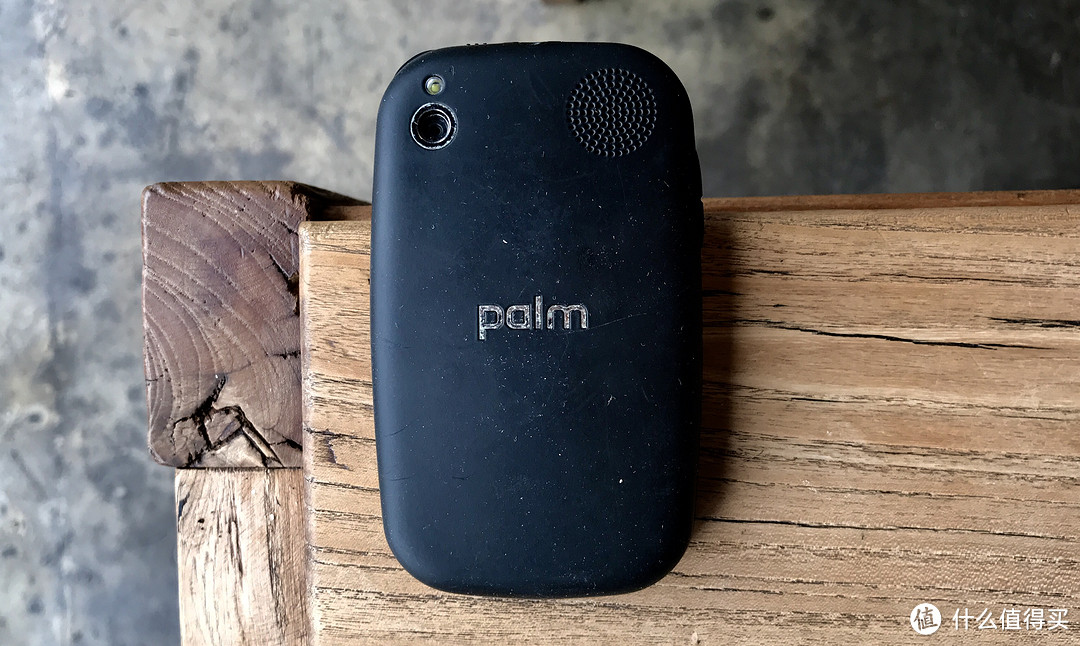 四曲面、圆角屏，这台7年前的手机全都有——Palm pre plus晒物