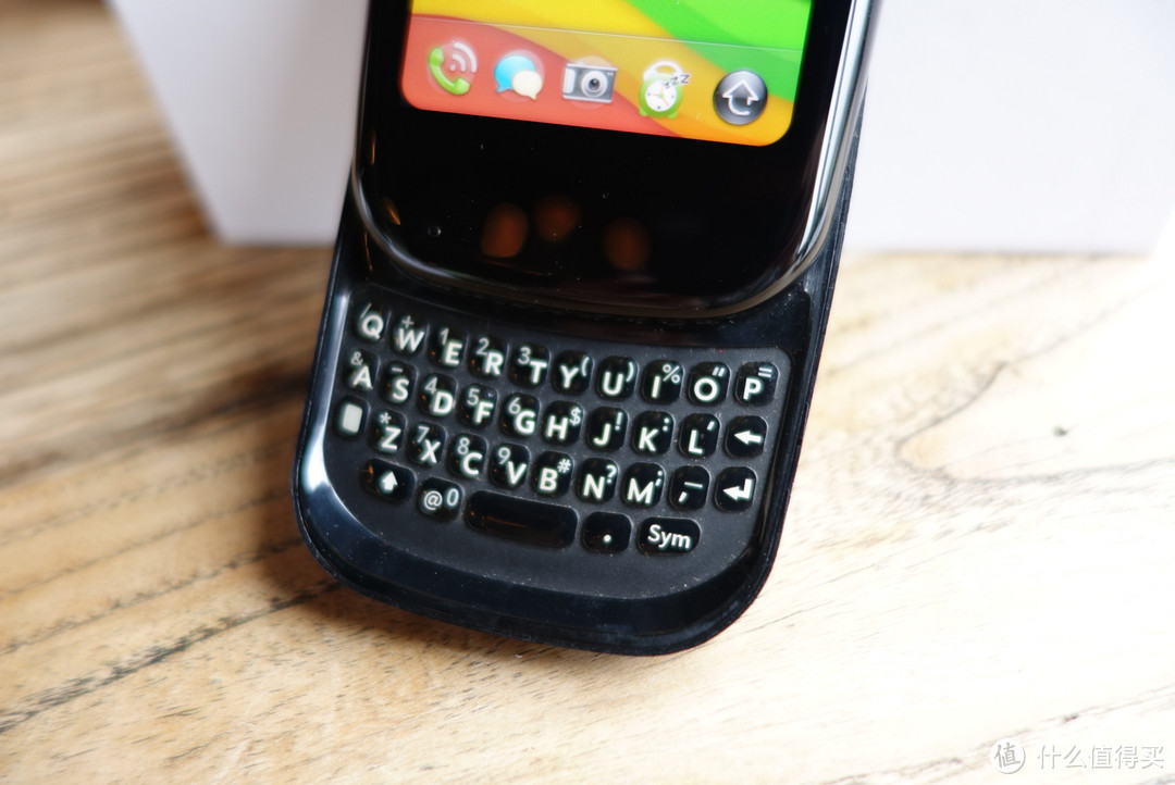 四曲面、圆角屏，这台7年前的手机全都有——Palm pre plus晒物