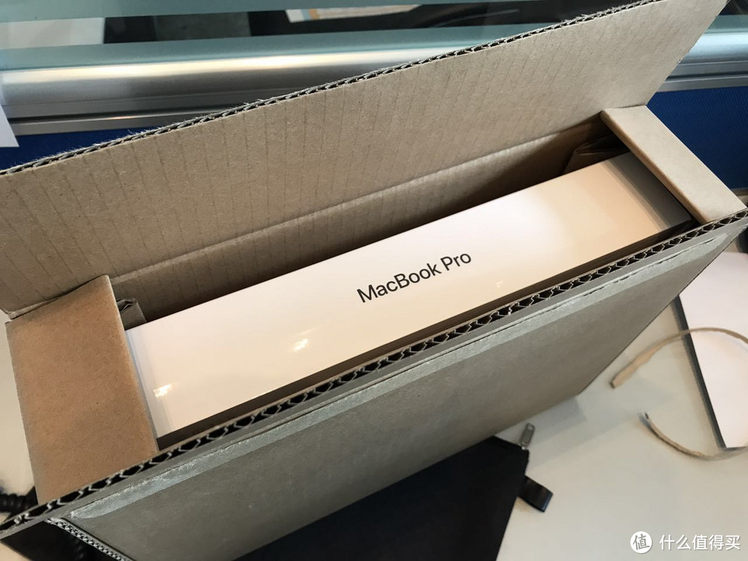 Apple 苹果 2017款MacBook Pro 13.3英寸乞丐版开箱
