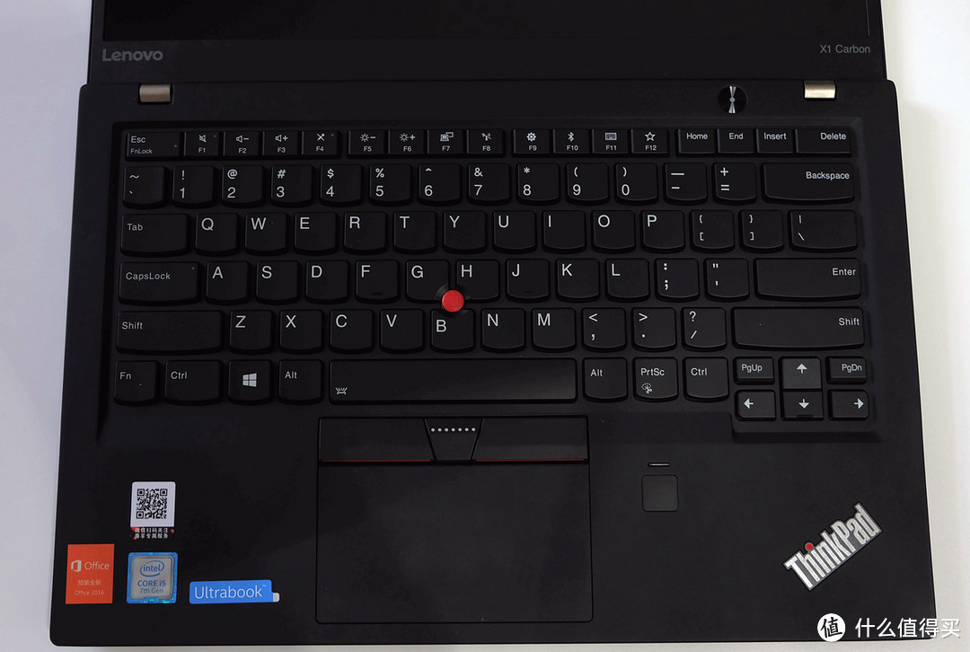 轻薄高续航的商务小黑本，ThinkPad X1 Carbon 2017评测