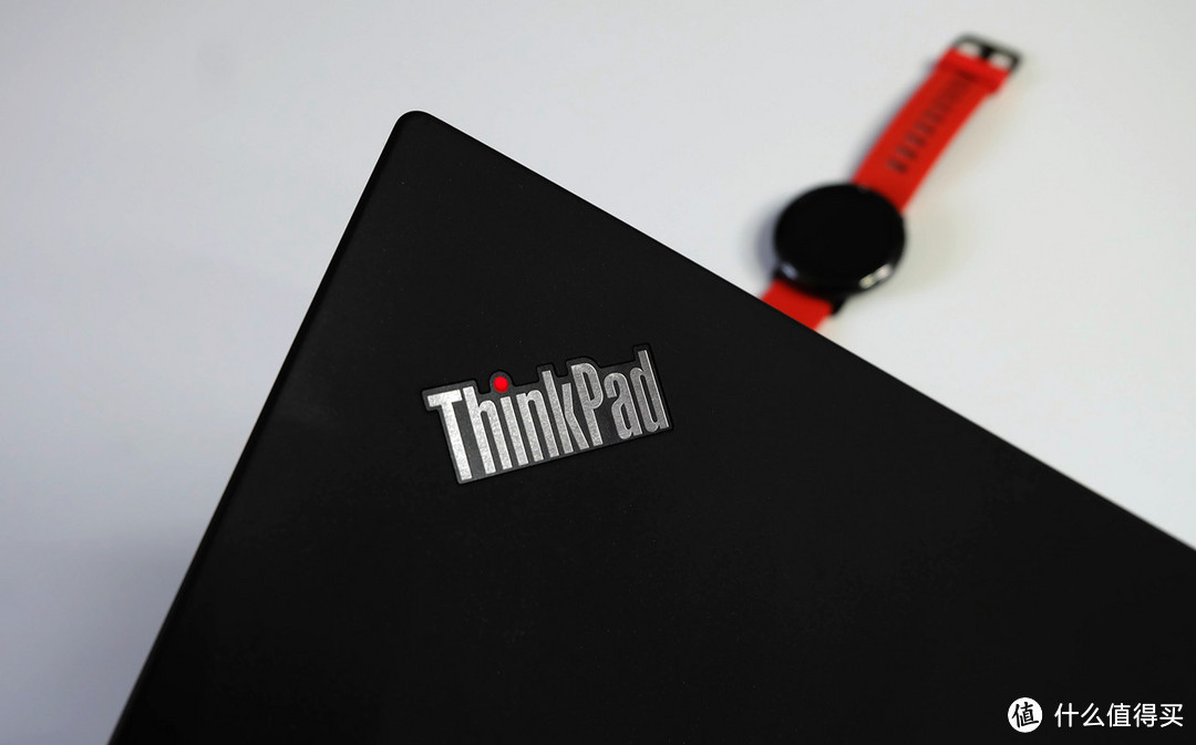 轻薄高续航的商务小黑本，ThinkPad X1 Carbon 2017评测