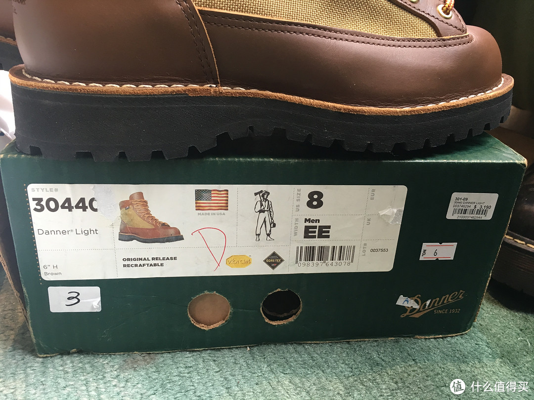 在香港买的当天就把盒子扔了，把鞋子穿起来了，因为盒子超级大的