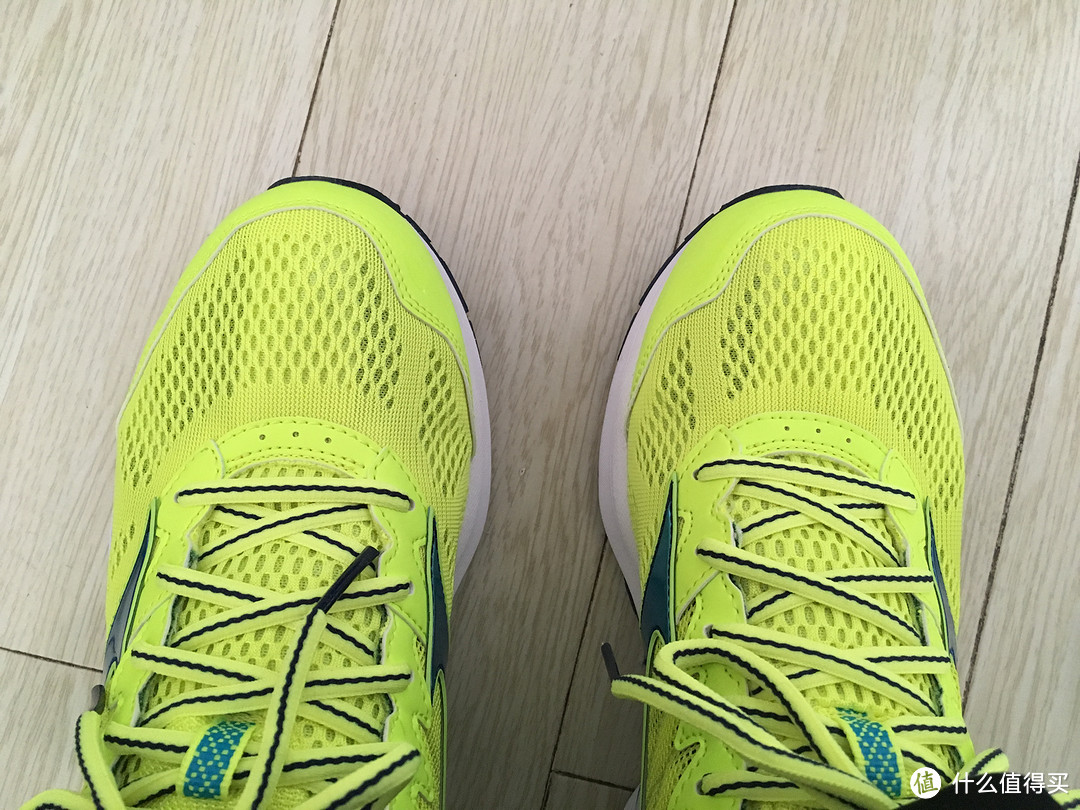 跑步初学者的第一双专业跑鞋 — 荧光黄色的Mizuno 美津浓 WAVE RIDER 20