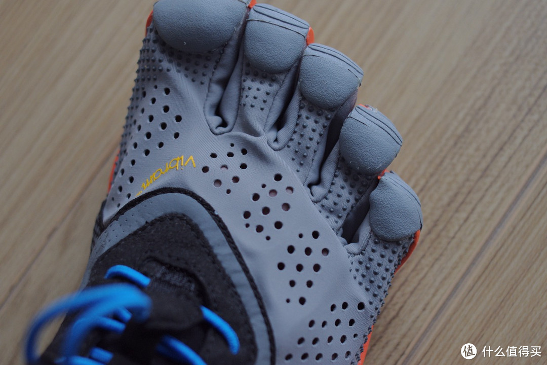 “裸”奔的感觉——Vibram V-run 超轻五趾鞋