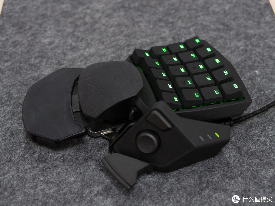 #原创新人#RAZER 雷蛇 Qrbweaver Chroma 金丝魔蛛幻彩版 专业游戏键盘 评测