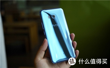 HTC U11背面