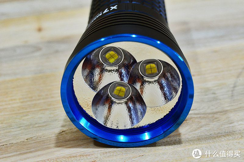 1000买了个手电，值不值？三倍于汽车氙灯亮度！ — Olight X7 LED 手电  开箱评测