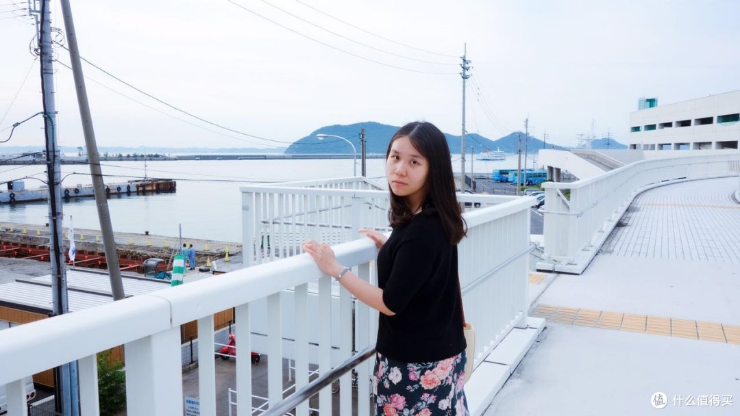 天桥一女子…… 天桥一女子……