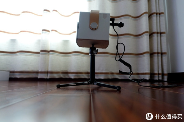 【极米 cc极光 家用投影机使用总结】清晰度|调焦_摘要频道_什么值得