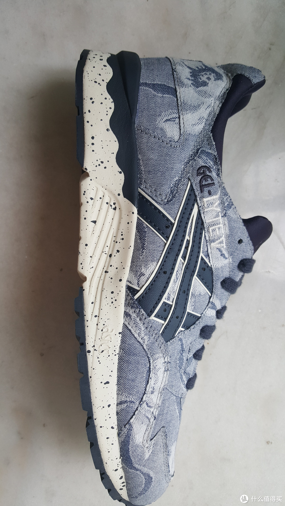 ASICS 亚瑟士 GEL-Lyte V  日本素材花纹 H612N-5050男士复古跑步鞋开箱