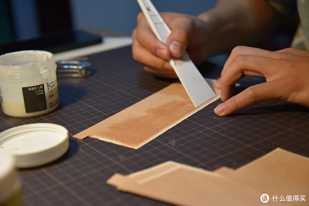 手工皮具 — 记录一个非常详细的拉链手拿包的制作过程