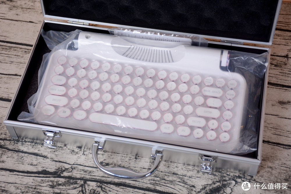 一款只靠颜值取胜的机械键盘——巴洛克天使