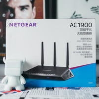 美国网件 R6800 AC1900M 双频无线路由器外观展示(天线|散热孔|接口|指示灯)
