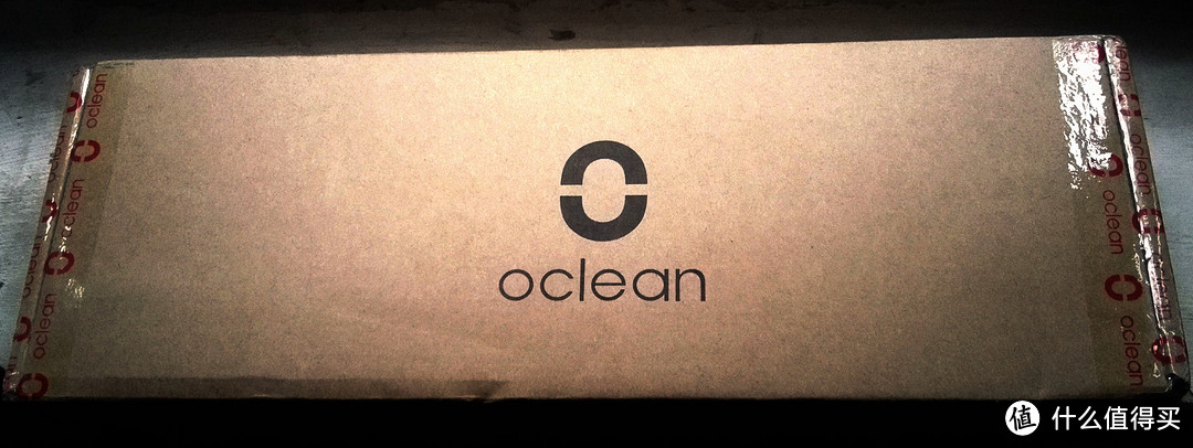 拿到快递就是这个箱子，正面有个大大的LOGO，oclean