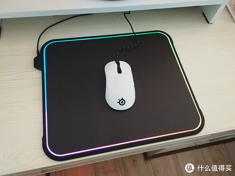 RGB也可以双面 — SteelSeries 赛睿 QcK Prism RGB鼠标垫 开箱