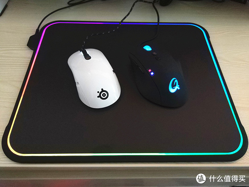 RGB也可以双面 — SteelSeries 赛睿 QcK Prism RGB鼠标垫 开箱