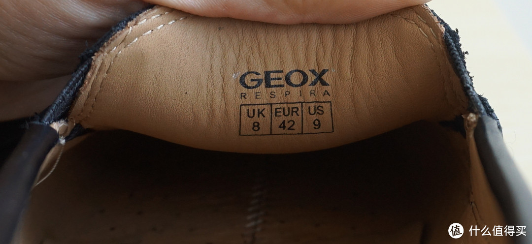 鞋内的尺码，仅有UK、EUR和US