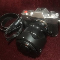 富士 X-T20 无反相机外观展示(镜头|充电器|电池|肩带|拨轮)