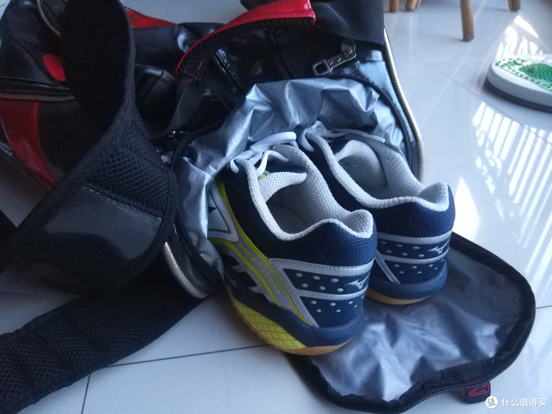 不完美进化:LI-NING 李宁 ABJJ058-1 羽毛球包+真人兽