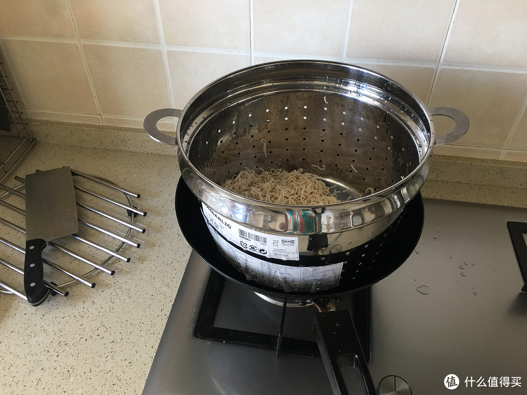 酷热夏季周末的美味午餐:炒面+红豆薏米汤