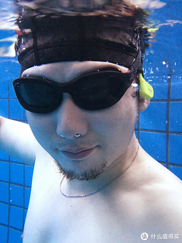 带着它游泳超带劲，感觉身体年轻了10岁 — SONY 索尼 WS414 可穿戴式音乐播放器 闷骚绿 开箱评测