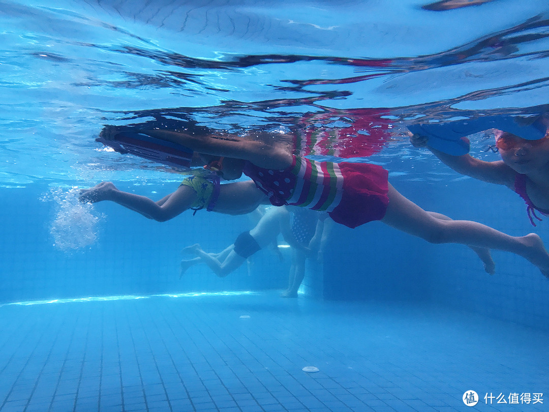 带着它游泳超带劲，感觉身体年轻了10岁 — SONY 索尼 WS414 可穿戴式音乐播放器 闷骚绿 开箱评测