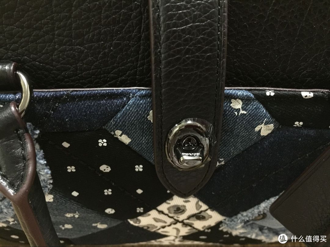 6pm入手COACH 蔻驰 Canyon Quilt Denim Mercer 30 女士真皮单肩包，颇有点中看不中用