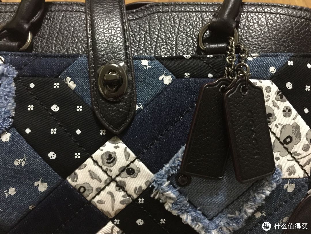 6pm入手COACH 蔻驰 Canyon Quilt Denim Mercer 30 女士真皮单肩包，颇有点中看不中用