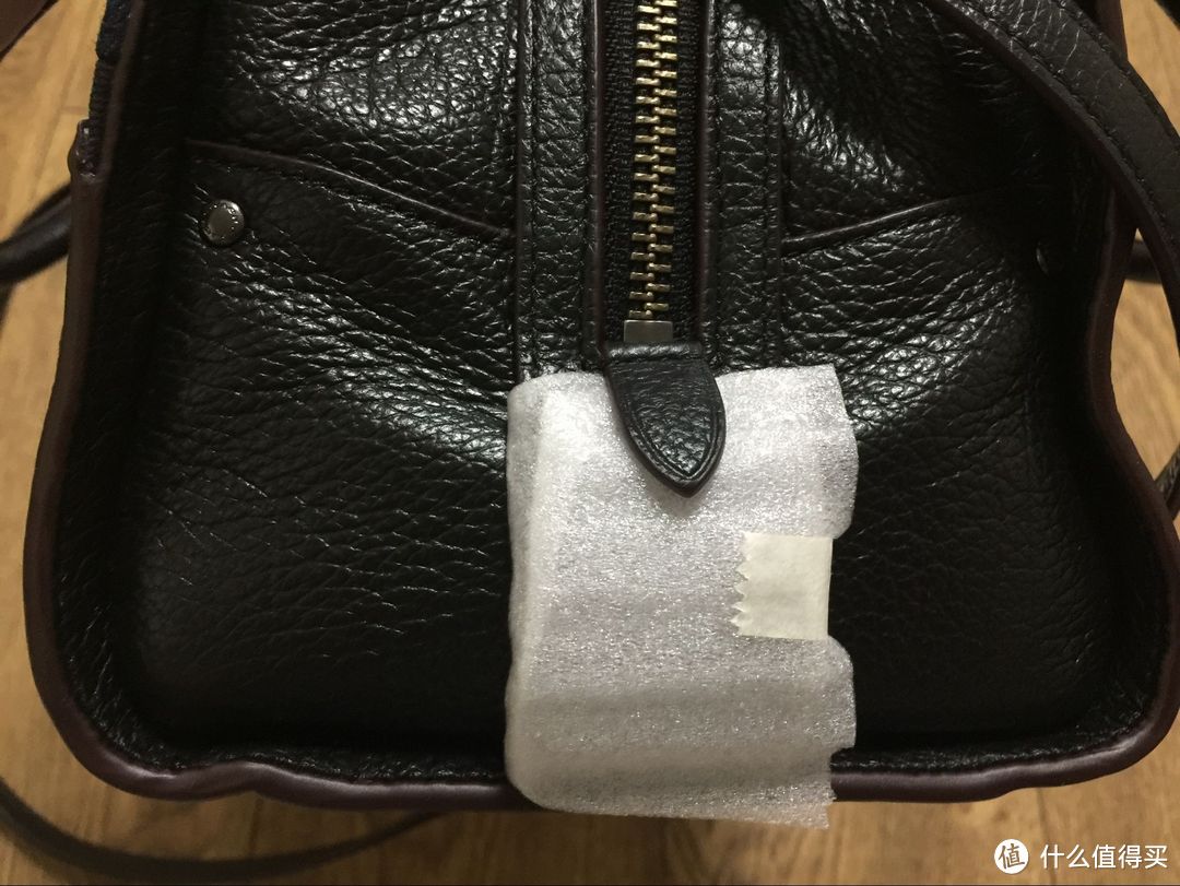 6pm入手COACH 蔻驰 Canyon Quilt Denim Mercer 30 女士真皮单肩包，颇有点中看不中用