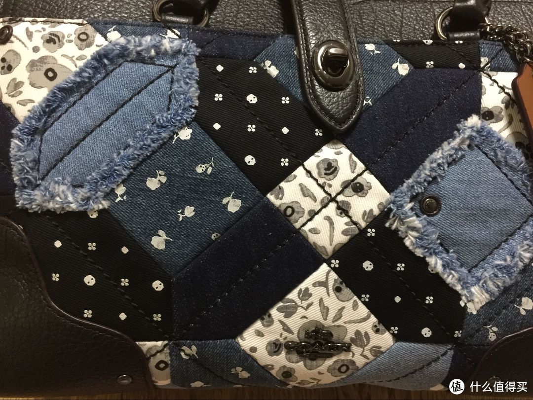 6pm入手COACH 蔻驰 Canyon Quilt Denim Mercer 30 女士真皮单肩包，颇有点中看不中用