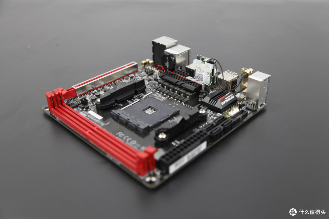 AMD ITX解决方案！桌面空间我做主！打造最强ITX小钢炮！
