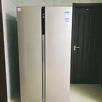 美的 BCD-598WKPZM(E) 双开门电冰箱外观展示(面板|把手|隔板|鸡蛋槽|制冰盒)