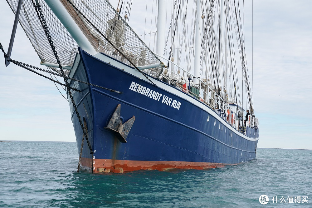 伦勃朗号是一艘已经有一百多年历史的帆船,几经翻新维护,时至今日仍在