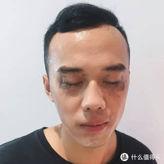 用免费拿的卸妆品给男友卸妆是一种怎样体验