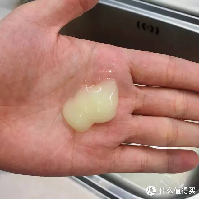 用免费拿的卸妆品给男友卸妆是一种怎样体验