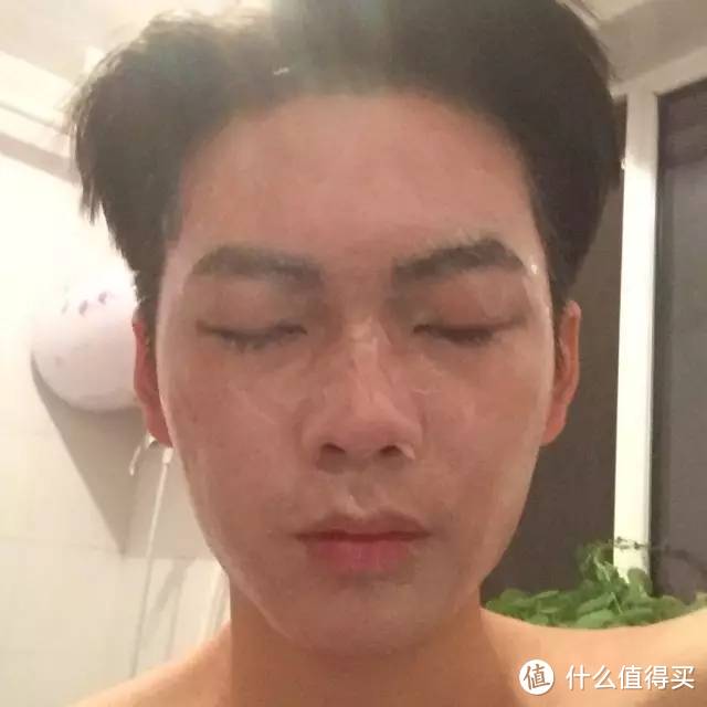 用免费拿的卸妆品给男友卸妆是一种怎样体验