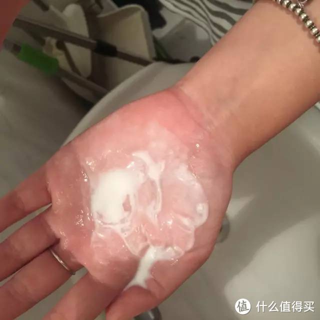 用免费拿的卸妆品给男友卸妆是一种怎样体验