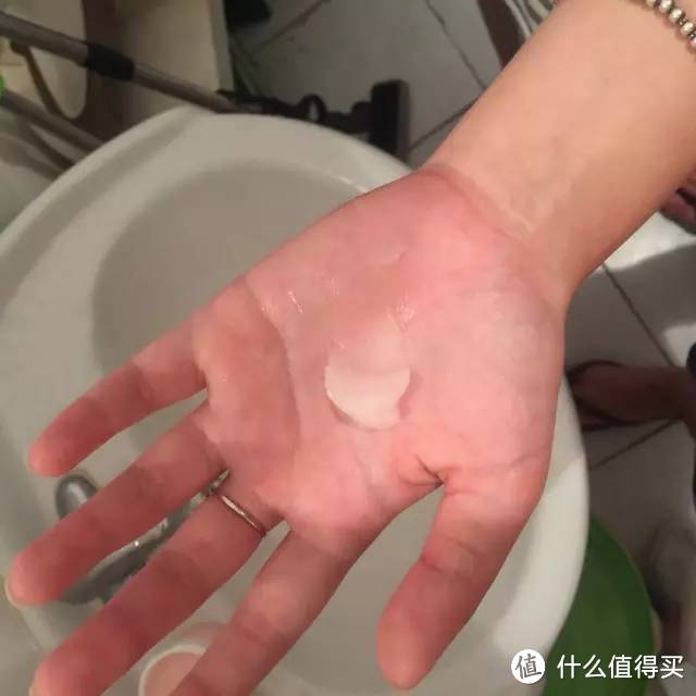 用免费拿的卸妆品给男友卸妆是一种怎样体验