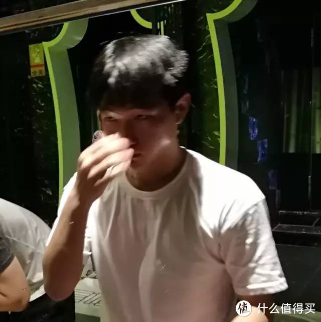 用免费拿的卸妆品给男友卸妆是一种怎样体验