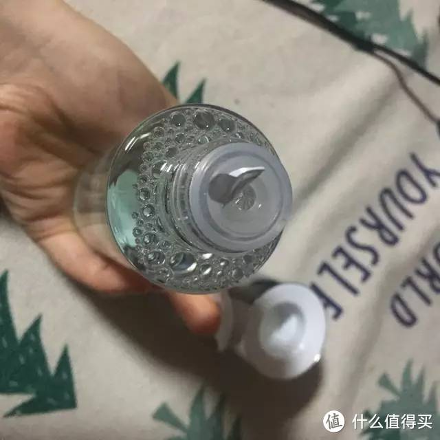 用免费拿的卸妆品给男友卸妆是一种怎样体验