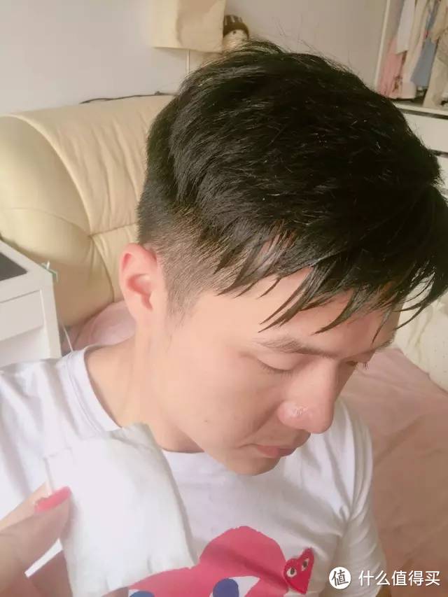 用免费拿的卸妆品给男友卸妆是一种怎样体验