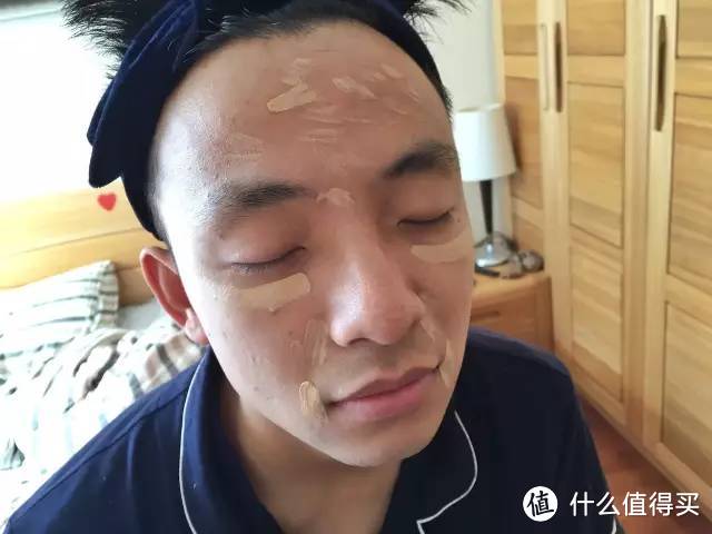 用免费拿的卸妆品给男友卸妆是一种怎样体验